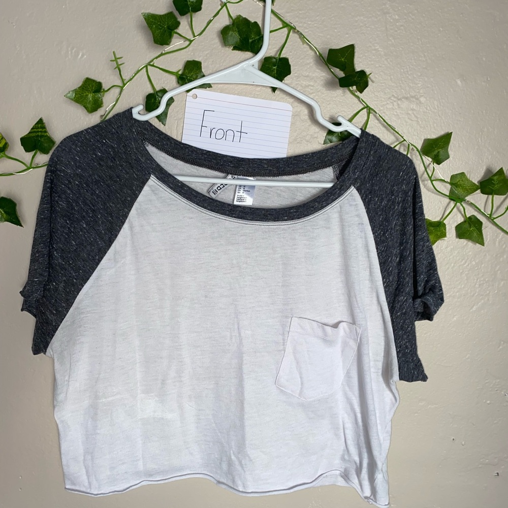Divided raglan style crop top shirt